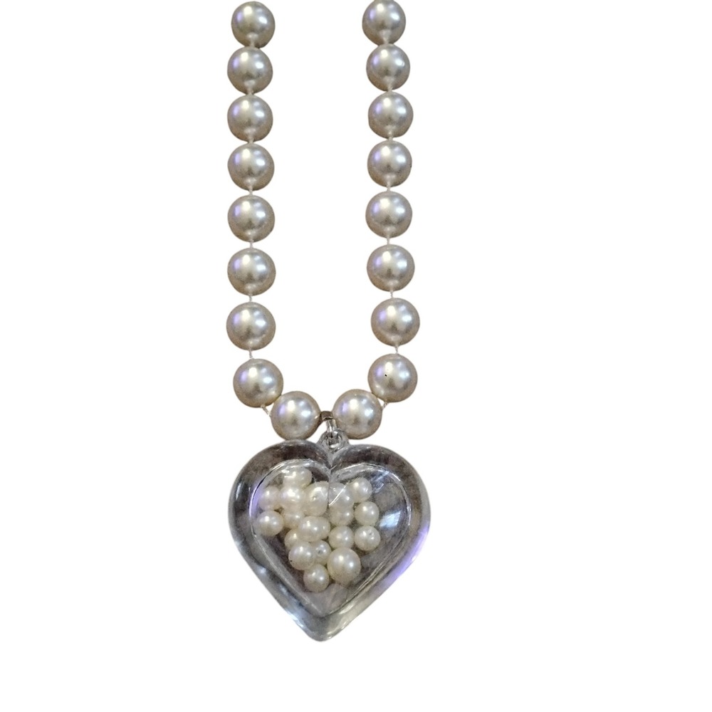 Vintage 80s 90s Faux Pearl Shaker Heart Pendant Necklace Cream Clear Acrylic